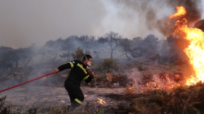 Κόρινθος: Φωτιά στην περιοχή Λίμνη Δασίου