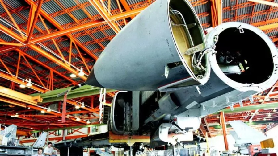 Η Ελληνική Αεροπορική Βιομηχανία (ΕΑΒ) περνάει στα υπουργεία Ανάπτυξης και Εθνικής Άμυνας