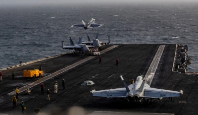 Ο επικεφαλής της CENTCOM επισκέφθηκε ξανά το USS Abraham Lincoln για να τονώσει το ηθικό του πληρώματος