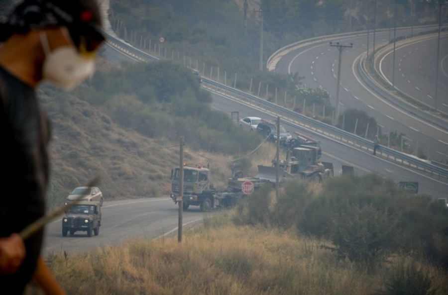 Άνοιξε η εθνική οδός Αθηνών - Λαμίας που είχε κλείσει λόγω πυρκαγιάς