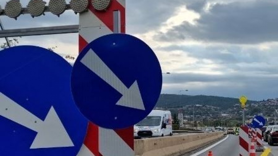 Διακοπή κυκλοφορίας στην Αθηνών - Κορίνθου λόγω εκτροπής φορτηγού - Τραυματίστηκε ελαφρά ο οδηγός