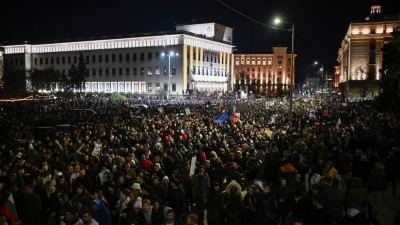 Ανέκρουσε πρύμναν η Βουλγαρική κυβέρνηση - Αποσύρει τον προϋπολογισμό μετά τις μαζικές διαδηλώσεις