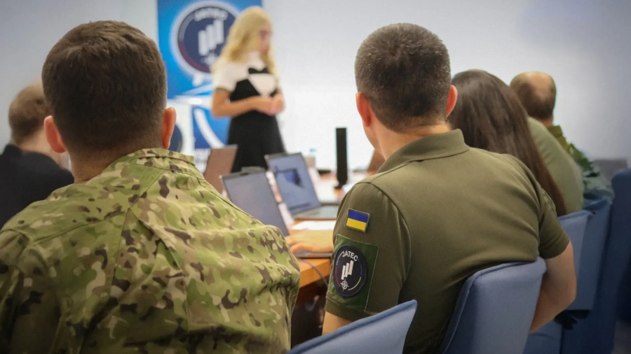 Απίστευτο κι όμως ουκρανικό - Το επιτελείο του στρατού σχεδιάζει επιχειρήσεις στα τυφλά με παραποιημένους χάρτες