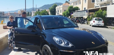Λέσβος: Με Porsche έκανε... «διακριτική» περιοδεία η υφυπουργός Μεταφορών Χριστίνα Αλεξοπούλου