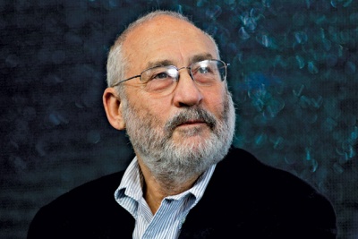 Stiglitz στο Euronews: Το ευρώ έχει ελαττωματική δομή - Η λιτότητα κατέστρεψε την ελληνική οικονομία