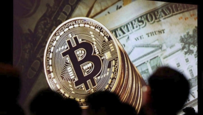 Nέο ρεκόρ για το bitcoin κοντά στα 54.700 δολ. - Πληθαίνουν οι φωνές για ρύθμιση των κρυπτονομισμάτων