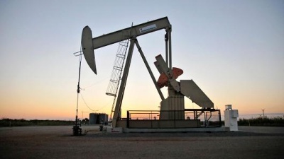 Υποχώρησε από το υψηλό 2,5 ετών το πετρέλαιο – Άνω των 66 δολ. το Brent