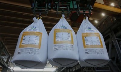 Washington Post: Οι δασμοί Trump καθιστούν τις ΗΠΑ πιο εξαρτημένες από τις εισαγωγές ρωσικών λιπασμάτων