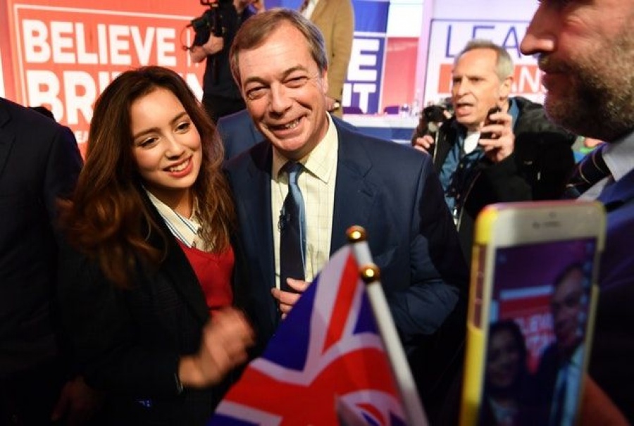 Βρετανία: Μεγάλη πορεία υπέρ του άμεσου Brexit με επικεφαλής τον Farage