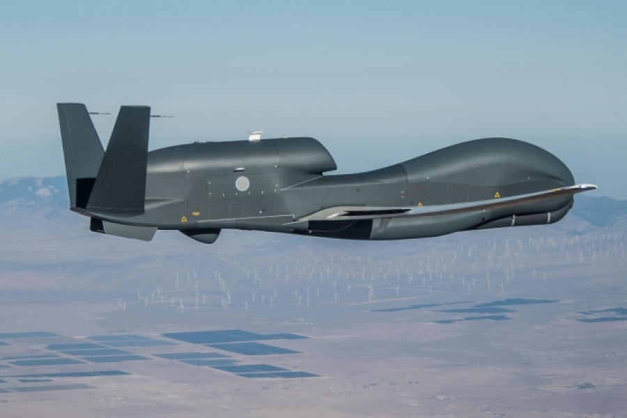 Που το πάνε οι ΗΠΑ; Το αμερικανικό RQ-4B Global Hawk εντοπίστηκε ξανά στην Κριμαία - Η διαδρομή του μέσω Ελλάδας