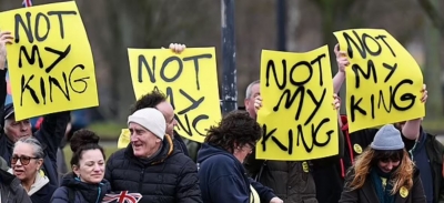 Βρετανία: Αντιμέτωπος με αντιμοναρχικούς διαδηλωτές ο βασιλιάς Κάρολος – Αποδοκιμασίες και πλακάτ