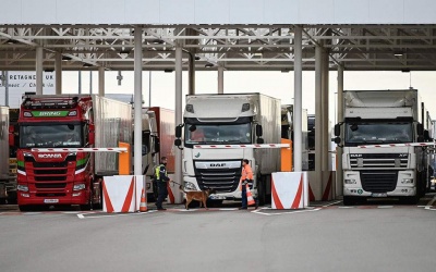 Γαλλία: 31 Πακιστανοί μετανάστες βρέθηκαν κρυμμένοι μέσα σε φορτηγό