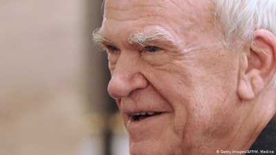 Μετά από 40 χρόνια δόθηκε ξανά η τσέχικη υπηκοότητα στο συγγραφέα Milan Kundera