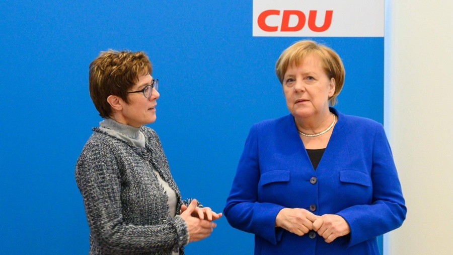 Γερμανία: Η Merkel εκφράζει τη λύπη της για την απόφαση της Kramp - Karrenbauer