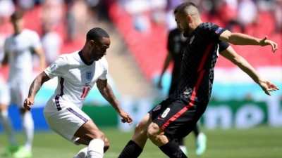 Αγγλία – Κροατία: Στέρλινγκ και Φίλιπς «σφυροκοπούν» τον Λιβάκοβιτς (video)