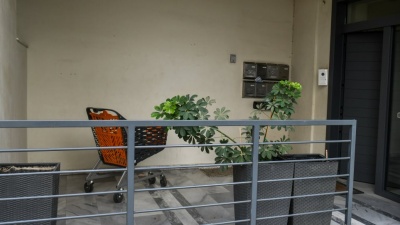 Συνελήφθη 19χρονη για την εγκατάλειψη βρέφους σε είσοδο πολυκατοικίας στη Νέα Ιωνία