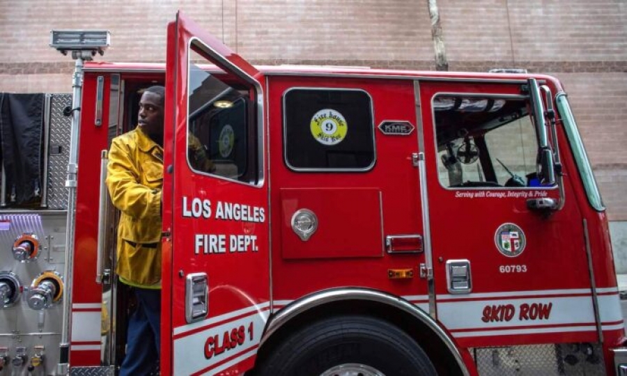 Οι πυροσβέστες του Λος Άντζελες στρέφονται δικαστικά εναντίον του υποχρεωτικού εμβολιασμού για Covid – Ζητούν αποζημιώσεις εκατομμυρίων