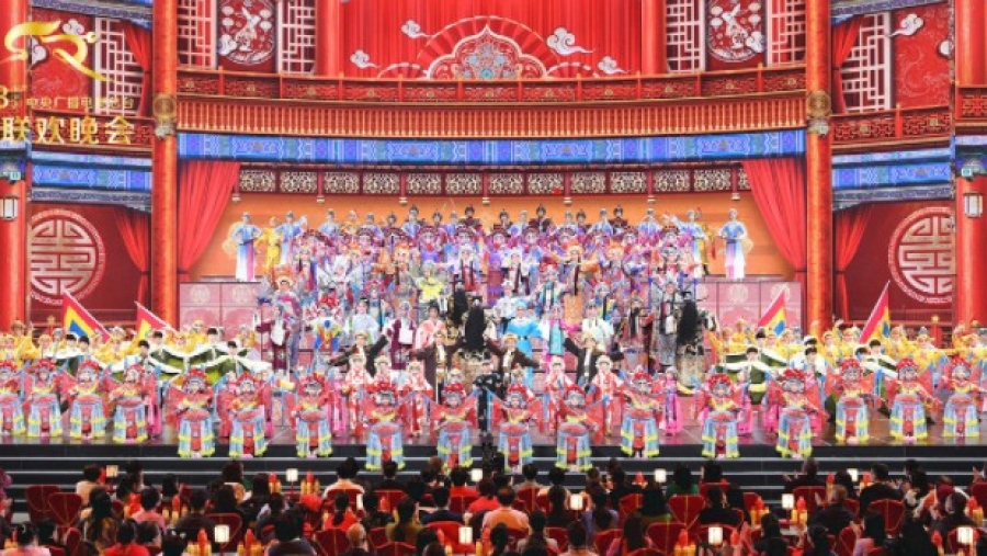 Εντυπωσιακό σόου στο Spring Festival Gala της Κίνας - Aνθρωποειδή ρομπότ εκτελούν σύνθετες χορογραφίες kung fu (Vid)