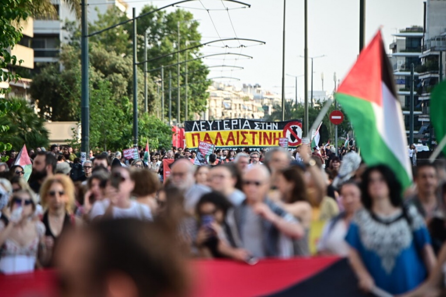 Χιλιάδες κόσμου στους δρόμους της Αθήνας για τη Γάζα - Πορεία και συγκέντρωση διαμαρτυρίας στην πρεσβεία του Ισραήλ