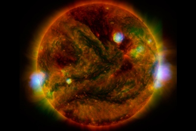 Μια ηλιακή έκλαμψη προκάλεσε την ισχυρότερη καταιγίδα ακτινοβολίας των τελευταίων 25 ετών - Κίνδυνος για τους ανθρώπους