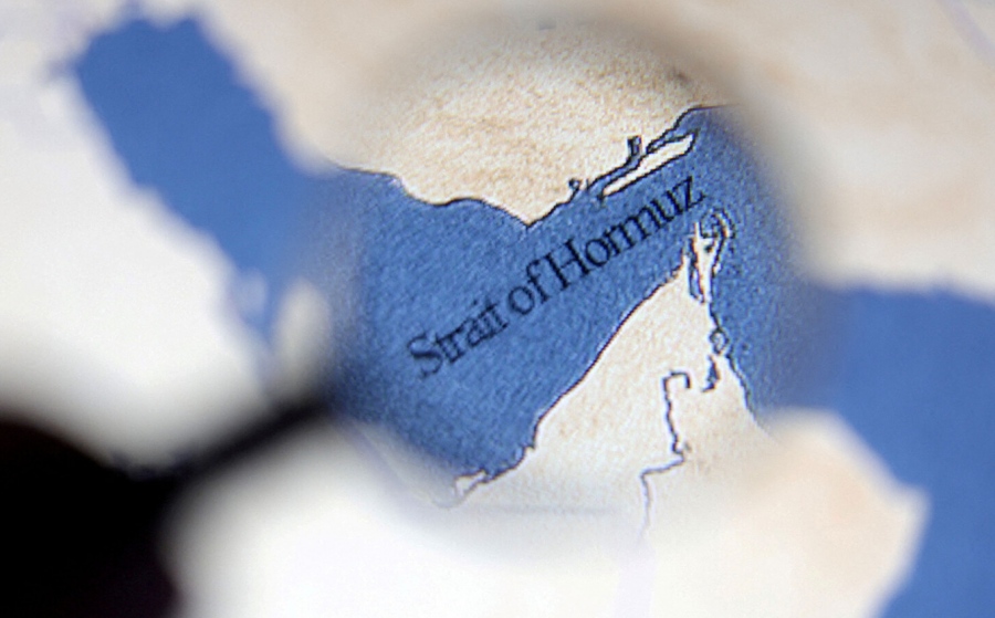 Ιράν – Τα τέλη διέλευσης από το Στενό του Hormuz ισοδυναμούν με πολεμικές αποζημιώσεις, δεν αίρονται