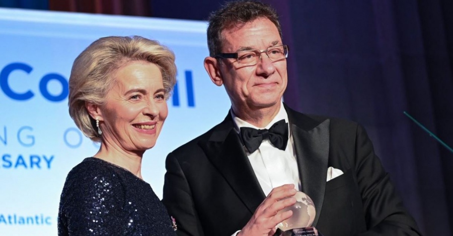 Κόλαφος το Ευρωδικαστήριο για Pfizergate - Άκυρη η απόφαση της Κομισιόν να αποκρύψει τα μηνύματα της von der Leyen στον Burla