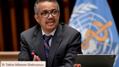 ΠΟΥ: Ακόμα και οι εμβολιασμένοι θα πρέπει να φοράνε μάσκες και να τηρούν αποστάσεις