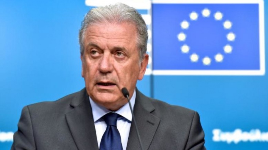 Αβραμόπουλος: Εργαζόμαστε για ένα συνολικό πλαίσιο επανεγκατάστασης προσφύγων στην ΕΕ