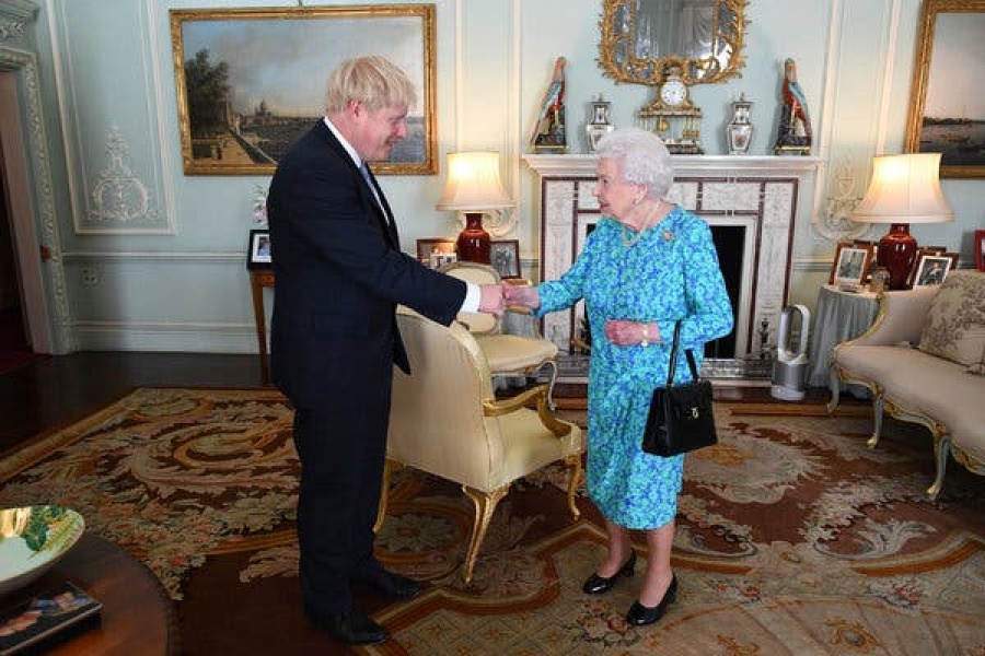 Μ. Βρετανία: Νέο αίτημα Johnson στη βασίλισσα Ελισάβετ για αναστολή λειτουργίας του Κοινοβουλίου