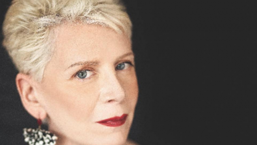 Έλενα Ακρίτα: Σας γράφω στα γοβάκια μου χρυσά μου, δεν θα πάψω να κρίνω μια ανίκανη κυβέρνηση