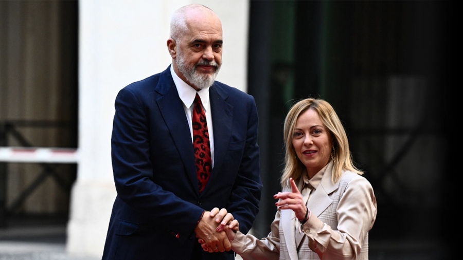 Οι Ιταλοί θα φτιάξουν δύο κέντρα παραμονής μεταναστών στην Αλβανία - 3.000 μετανάστες θα μεταφερθούν