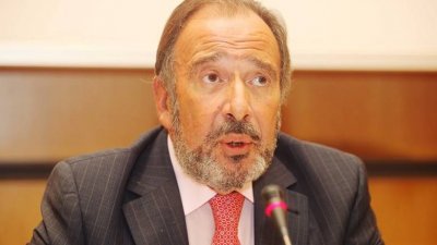 Παραπομπή σε δίκη για κακούργημα, του Μαρτίνη, της συζύγου του και ενός συγκατηγορούμενου