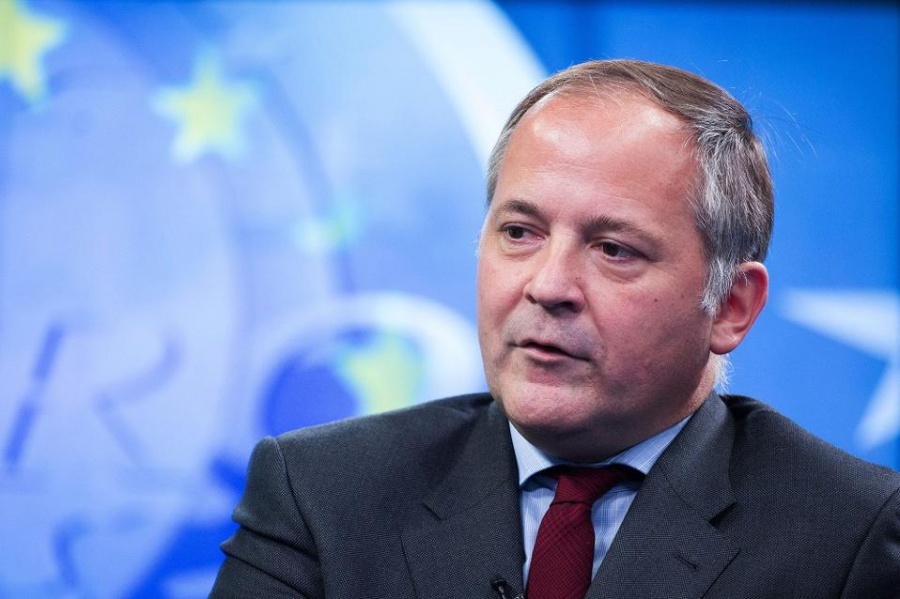 Coeure (EKT): Εμπροσθοβαρή, αυτόματα και με λιγότερους όρους τα μέτρα για το ελληνικό χρέος