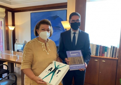 Συνάντηση εργασίας της Μενδώνη με τον Πολωνό πρέσβη – Συζητήθηκαν θέματα κοινού ενδιαφέροντος