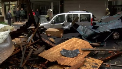 Χάος στην Κωνσταντινούπολη από σφοδρή κακοκαιρία - Η θάλασσα «κατάπιε» τον παραλιακό δρόμο, πολλές καταστροφές