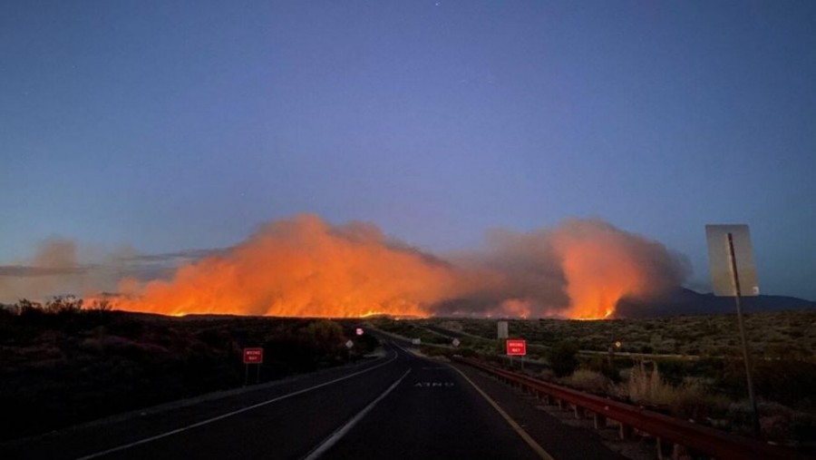 ΗΠΑ: Καταστροφική πυρκαγιά πλήττει την Αριζόνα – Εκκενώνονται σπίτια