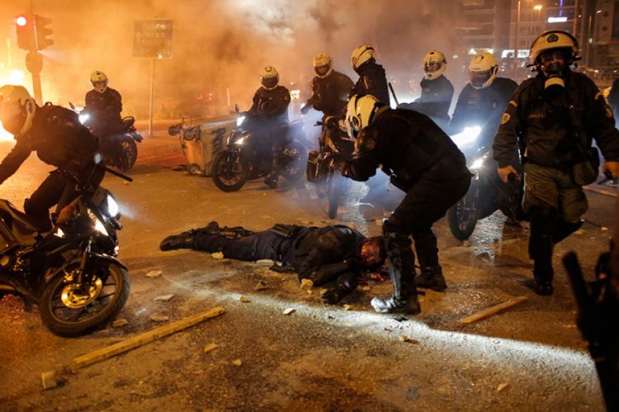 «Είμαι καλά, θα αντέξω» - Τα πρώτα λόγια του τραυματία αστυνομικού