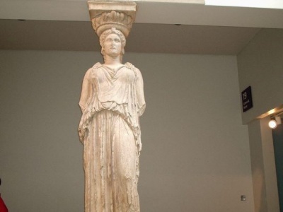 Βρετανικό μουσείο - Μαθητές τραγούδησαν το «Τζιβαέρι» μπροστά από την Καρυάτιδα