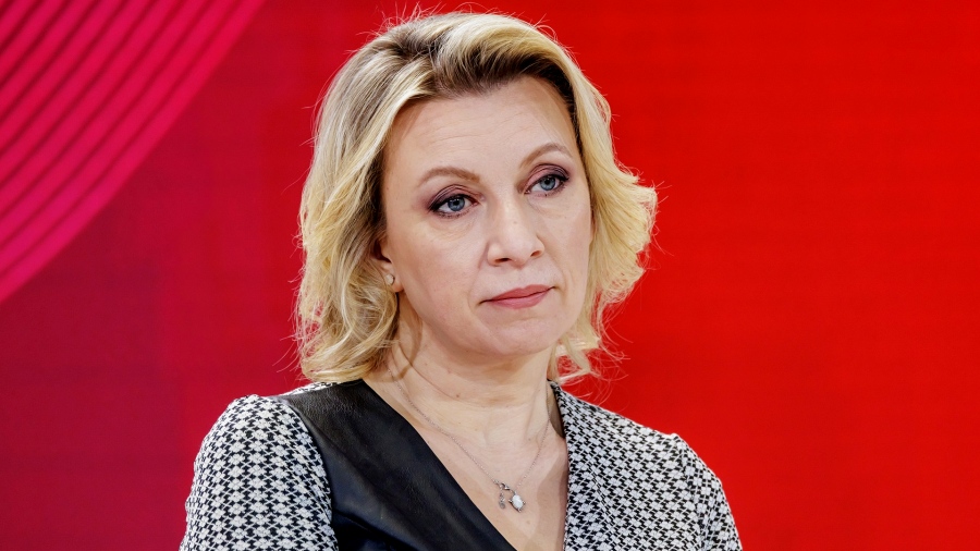 Χαστούκι Zakharova στον Macron: Να αφήσει τις φανφάρες περί ειρήνης και να μαζέψει τους Γάλλους νεοναζί του από την Ουκρανία