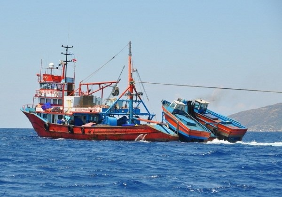 Σε αμόκ οι Τούρκοι έχουν τον έλεγχο του Αιγαίου – Αλιευτικά σκάφη στα 200 μέτρα από τις παραλίες της Τήνου, τρόμος για ντόπιους και τουρίστες