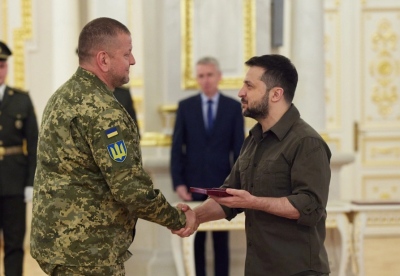 Είναι πλέον ξεκάθαρο – Ο Zaluzhny θα κατέβει ως αντίπαλος του Zelensky στις προεδρικές εκλογές της Ουκρανίας