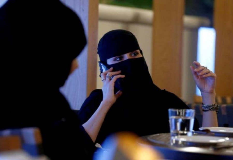 ΕΕ: Οι εταιρείες μπορούν να απαγορεύσουν τη μαντίλα στους χώρους εργασίας