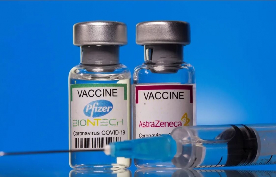 Μειωμένη έως και 5 φορές η αποτελεσματικότητα των εμβολίων Pfizer, AstraZeneca έναντι της παράλλαξης Δέλτα