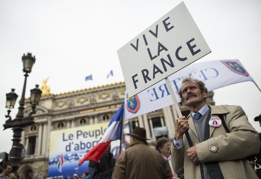 «Εκρηκτική» πολιτική άνοιξη στη Γαλλία - Απών ο E. Macron