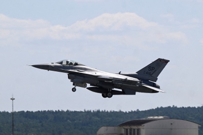 Times: Το ΝΑΤΟ δεν σκέφτεται να στείλει τους πιλότους του F-16 στην Ουκρανία