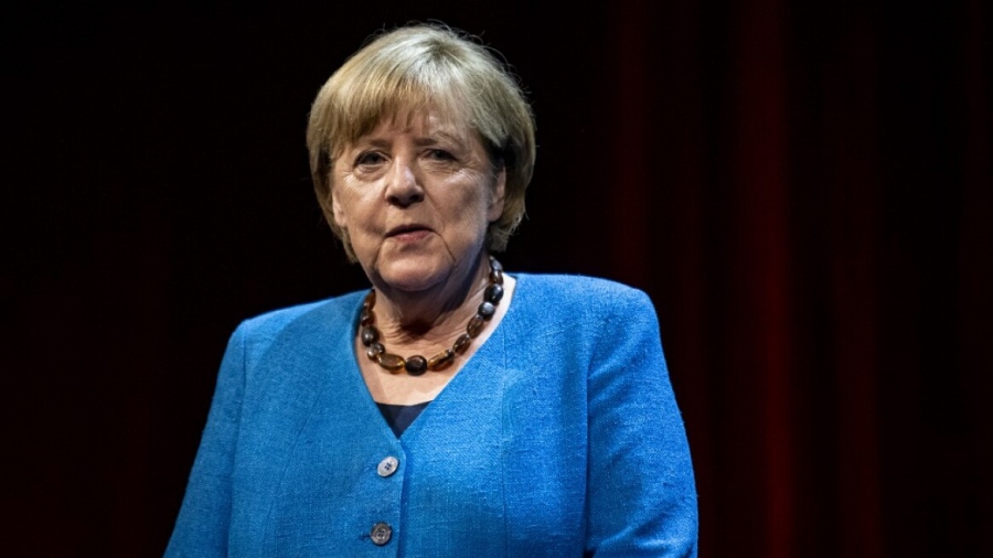 Merkel για Schaeuble: Έγινε πρότυπο για εκατομμύρια ανθρώπους