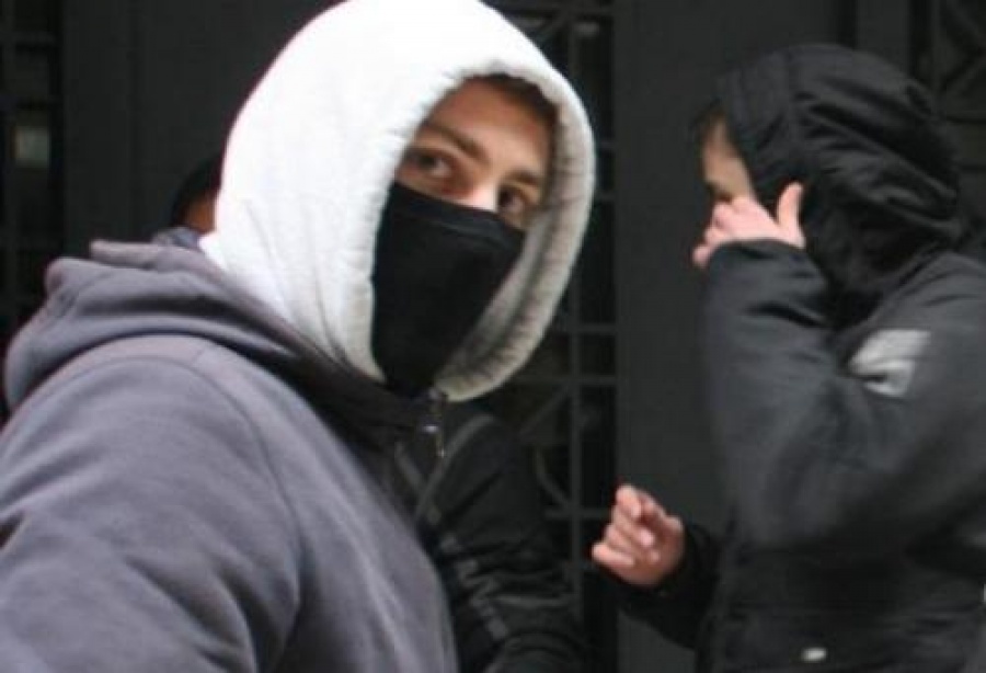 Καταδρομική επίθεση αγνώστων στο κτίριο που στεγάζονται οι εφημερίδες «Δημοκρατία» και «Espresso»»