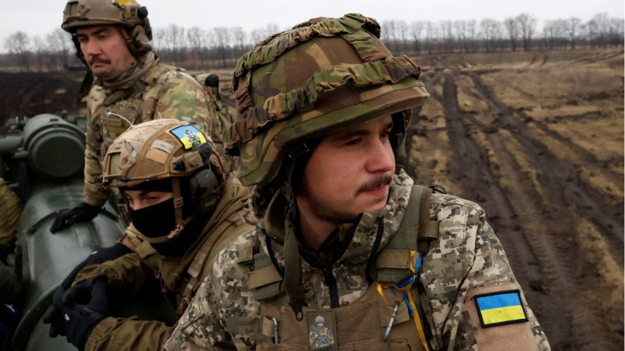 Φρίκη - Ουκρανοί εκτελούν συμπατριώτες τους που ήθελαν να παραδοθούν στους Ρώσους (vid)