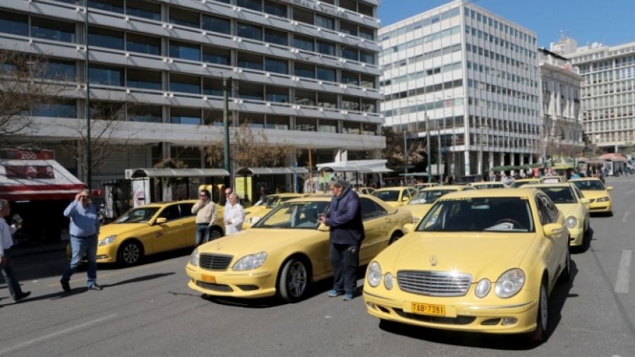 Ο κλάδος ταξί αντιδρά για ΚΥΑ η οποία τροποποιεί το ελάχιστο τίμημα μίσθωσης των ΕΙΧ οχημάτων