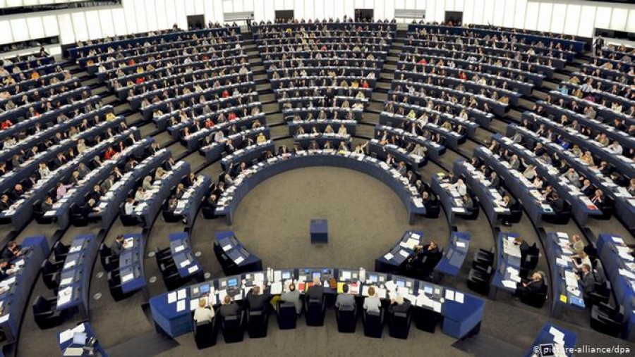H μάχη της διπλής έδρας του Ευρωκοινοβούλιου: Βρυξέλλες - Στρασβούργο, ένα πέρα δώθε που στοιχίζει εκατομμύρια ευρώ